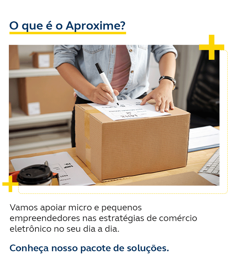 Cliente de contrato dos Correios preenchendo mais um encomenda