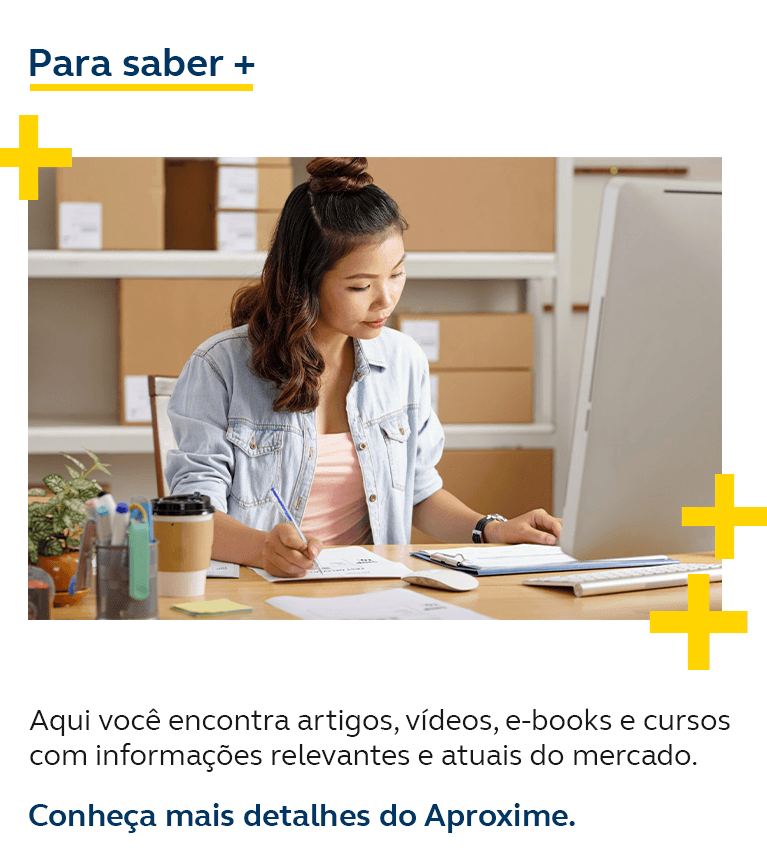 Cliente sentada analisando o seu contrato de postagens junto ao Correios