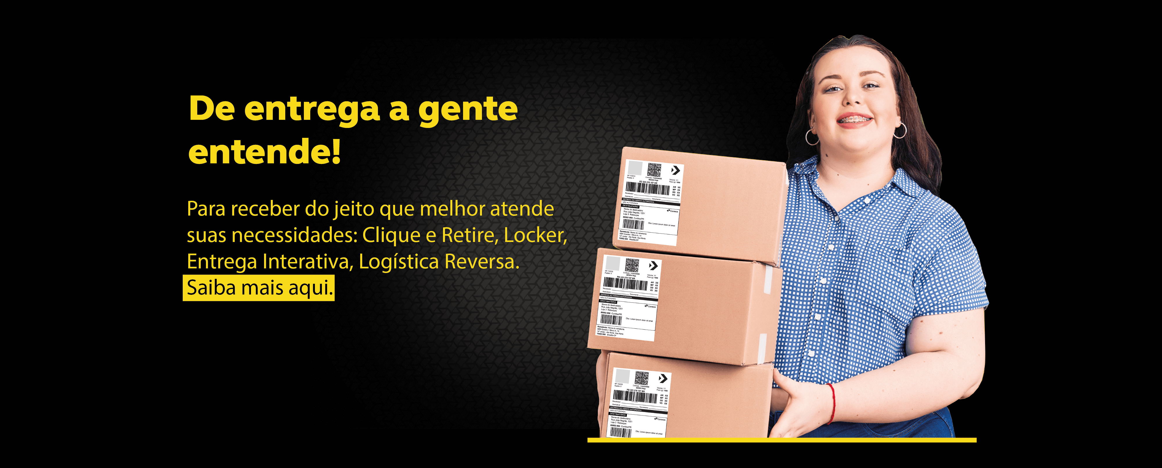 Imagem de mulher branca, camisa xadrez em azul e branco segurando caixas de papelão. No texto em destaque "De entrega a gente entende" Saiba mais aqui