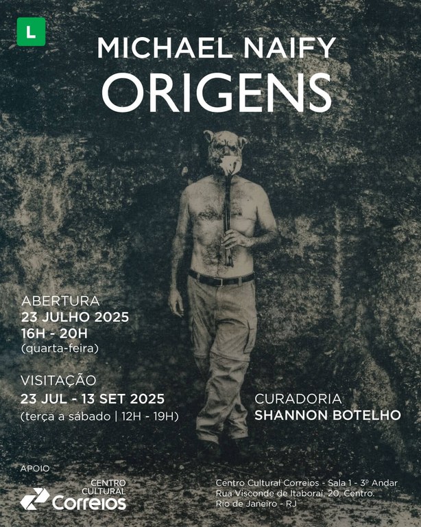 O Folder tem um fundo bem escuro que lembra uma floresta e a figura de um corpo masculino ao centro com a imagem de rosto que parece ser de um animal e o seguinte texto - Michael Naify. Abertura: 23 Julho 2025, 16h - 20h (quarta-feira). Visitação: 23 Jul - 13 Set 2025 (terça a sábado/12h - 19h). Curadoria; Shannon Botelho. Apoio: Centro Cultural Correios