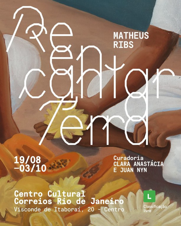 O folder apresenta um desenho que parece ser pintado à mão que apresenta várias frutas e algumas flores amarelas e o seguinte texto - Reencantar a terra. 19/08 - 03/10. Curadoria - Clara Anastácia e Juan Nyn. Centro Cultural Rio de Janeiro