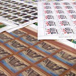 Imagem com 3 folhas de selos sobre a mesa
