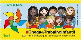 imagem selo #ChegaDeTrabalhoInfantil2021 imagem de catavento colorido à esquerda e 10 crianças de diversas cores enfileiradas à direita